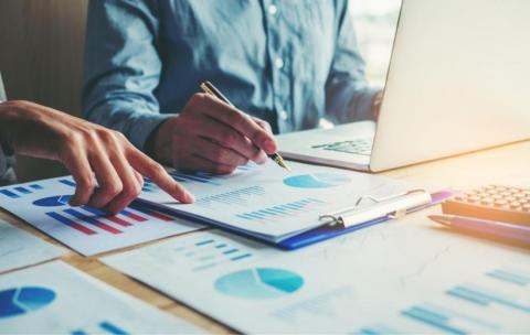 Analysing investments graphs